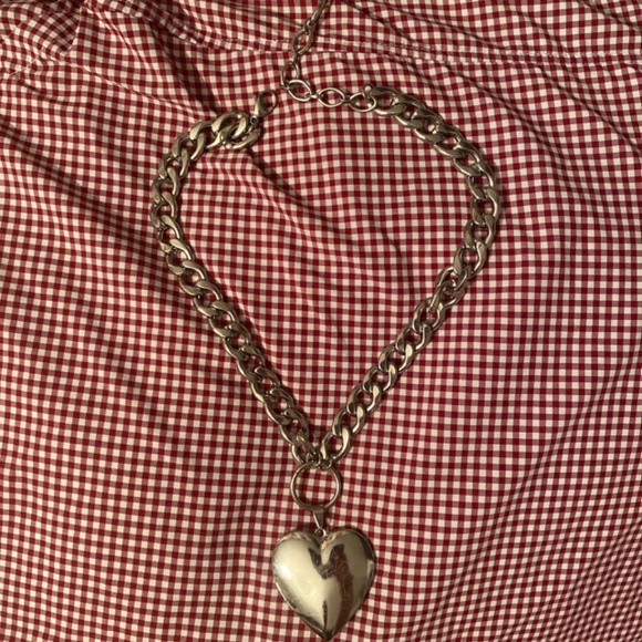 Tunnel Vision silver stainless steel heart locket necklace - Picture 3 of 5